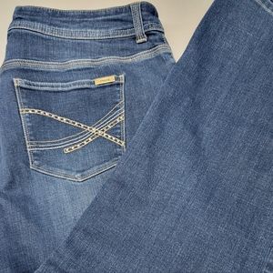 Chicos So Slimming jeans in chicos size 2 short.